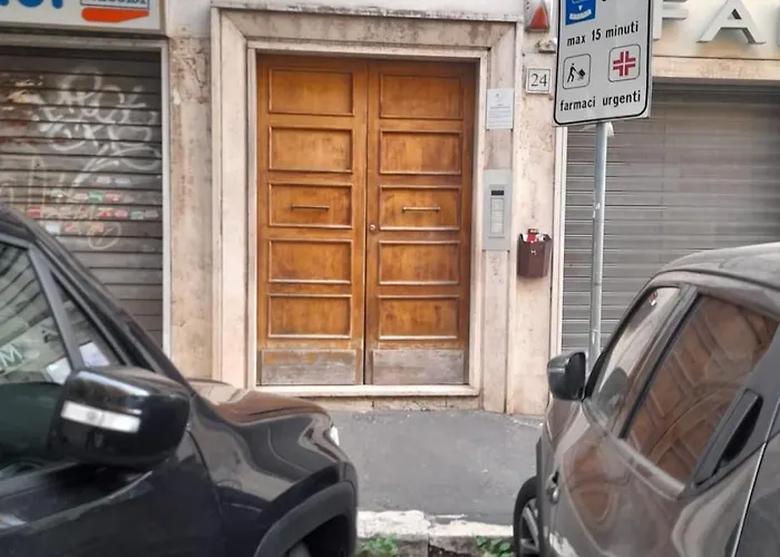 Apartment Charming 3-guest In San Giovanni Landmark